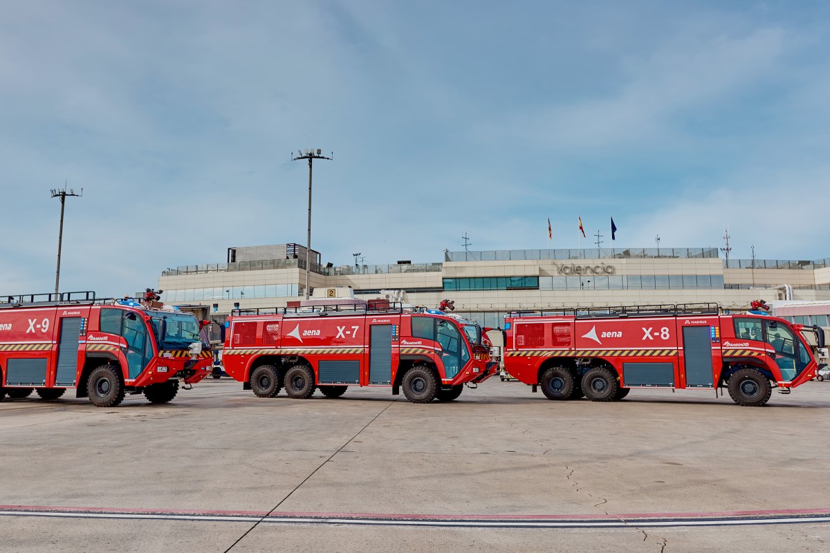 El Aeropuerto de Valencia incorpora tres nuevos camiones de bomberos y dos vehículos de guiado de aeronaves