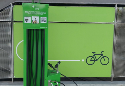 Punto de montaje de bicicletas (detalles) - Aeropuerto de Valencia
