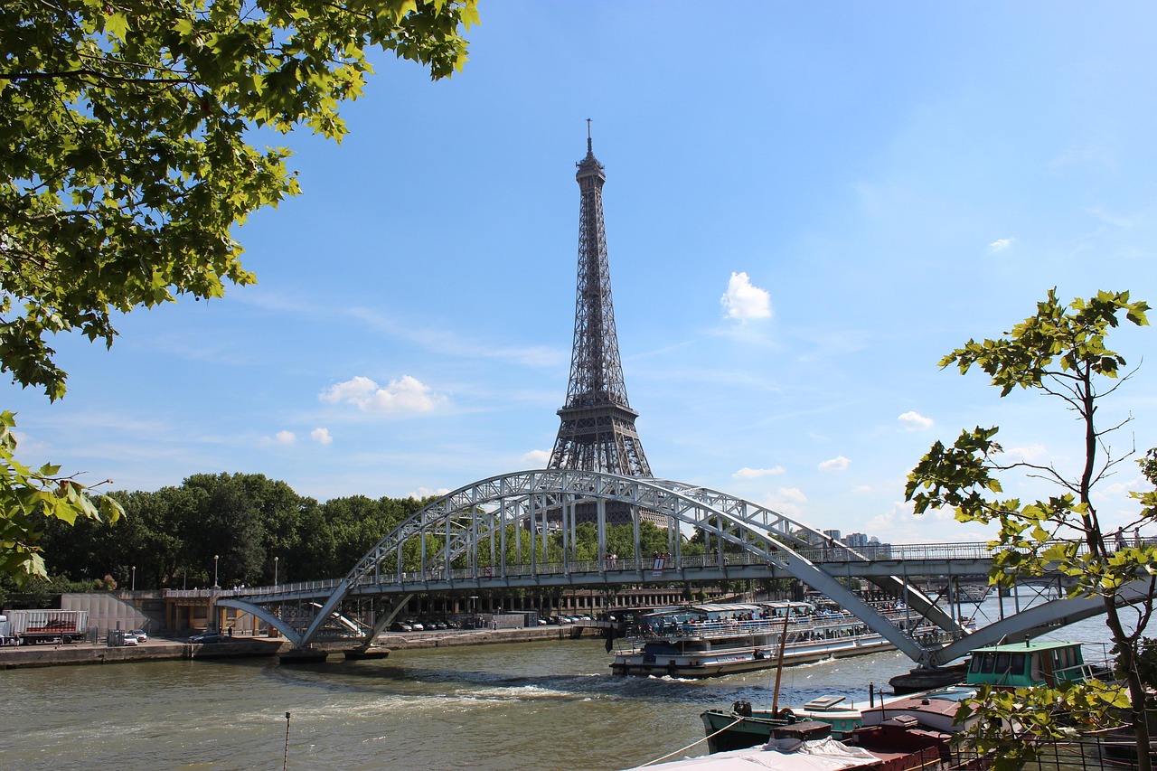 paris-3881047_1280